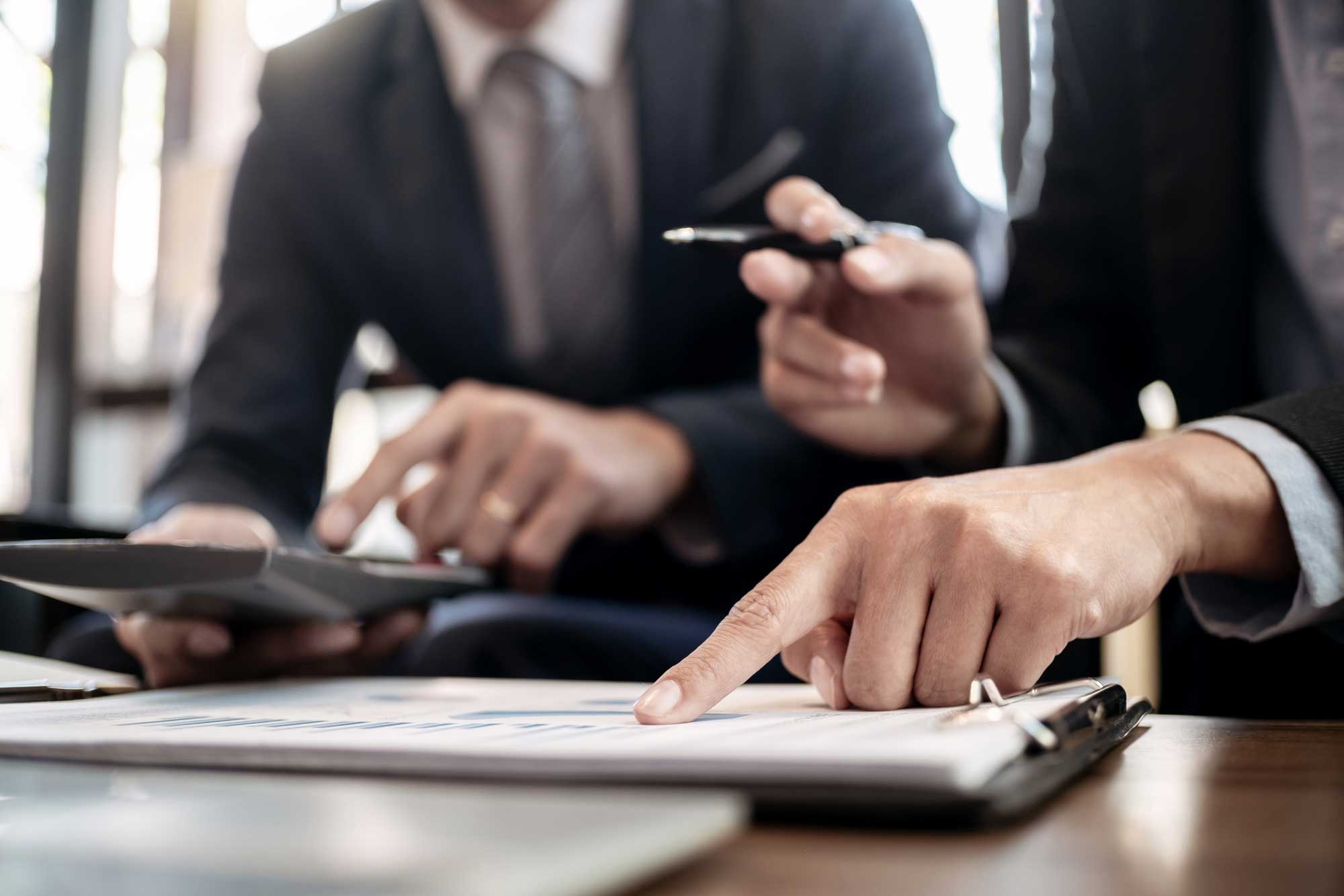 investment-and-cooperate-concept-business-financial-inspector-analyzing-about-parformance-data-in-office-meeting